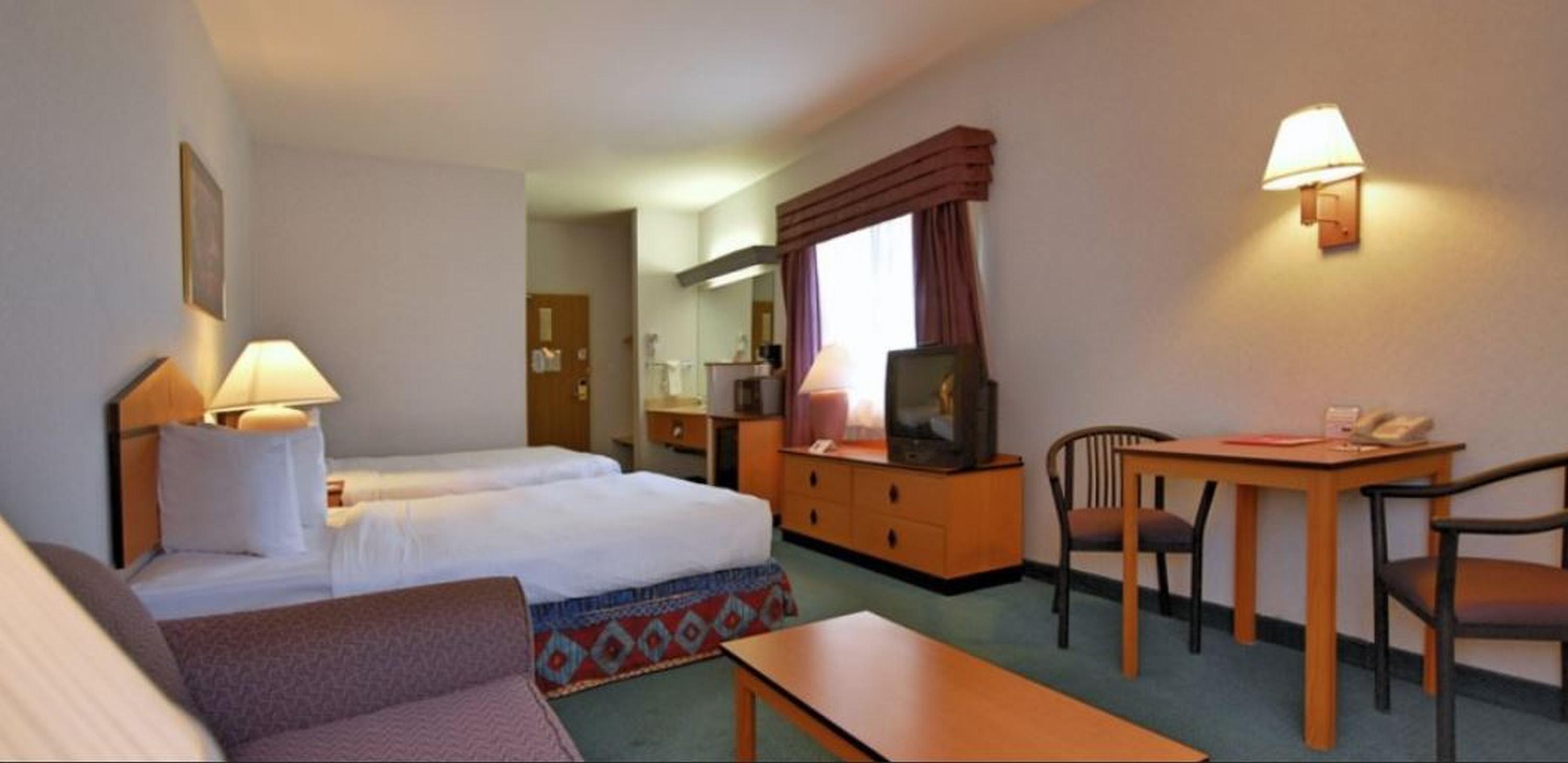 Quality Inn & Suites Denver Airport - Gateway Park Aurora Bagian luar foto