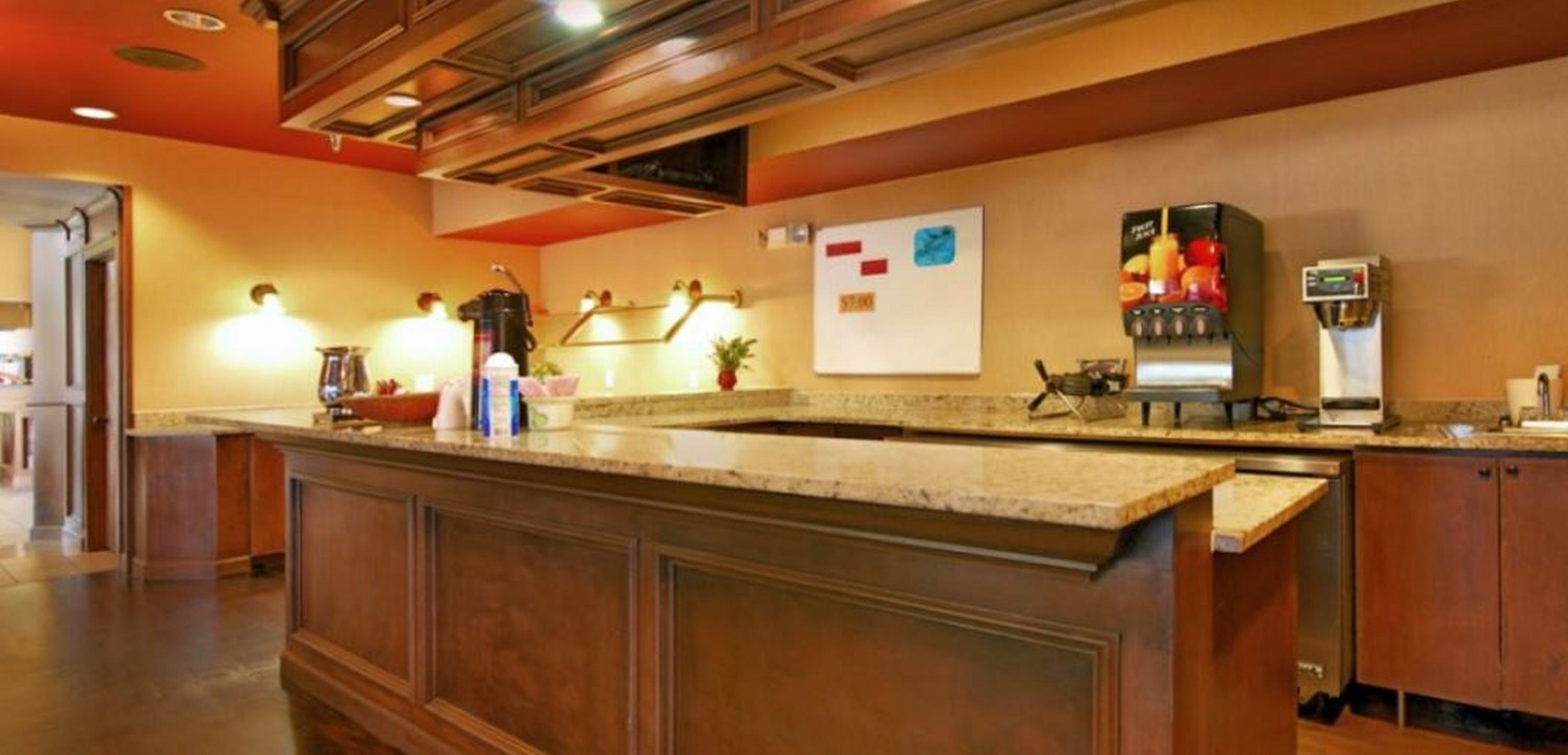 Quality Inn & Suites Denver Airport - Gateway Park Aurora Bagian luar foto