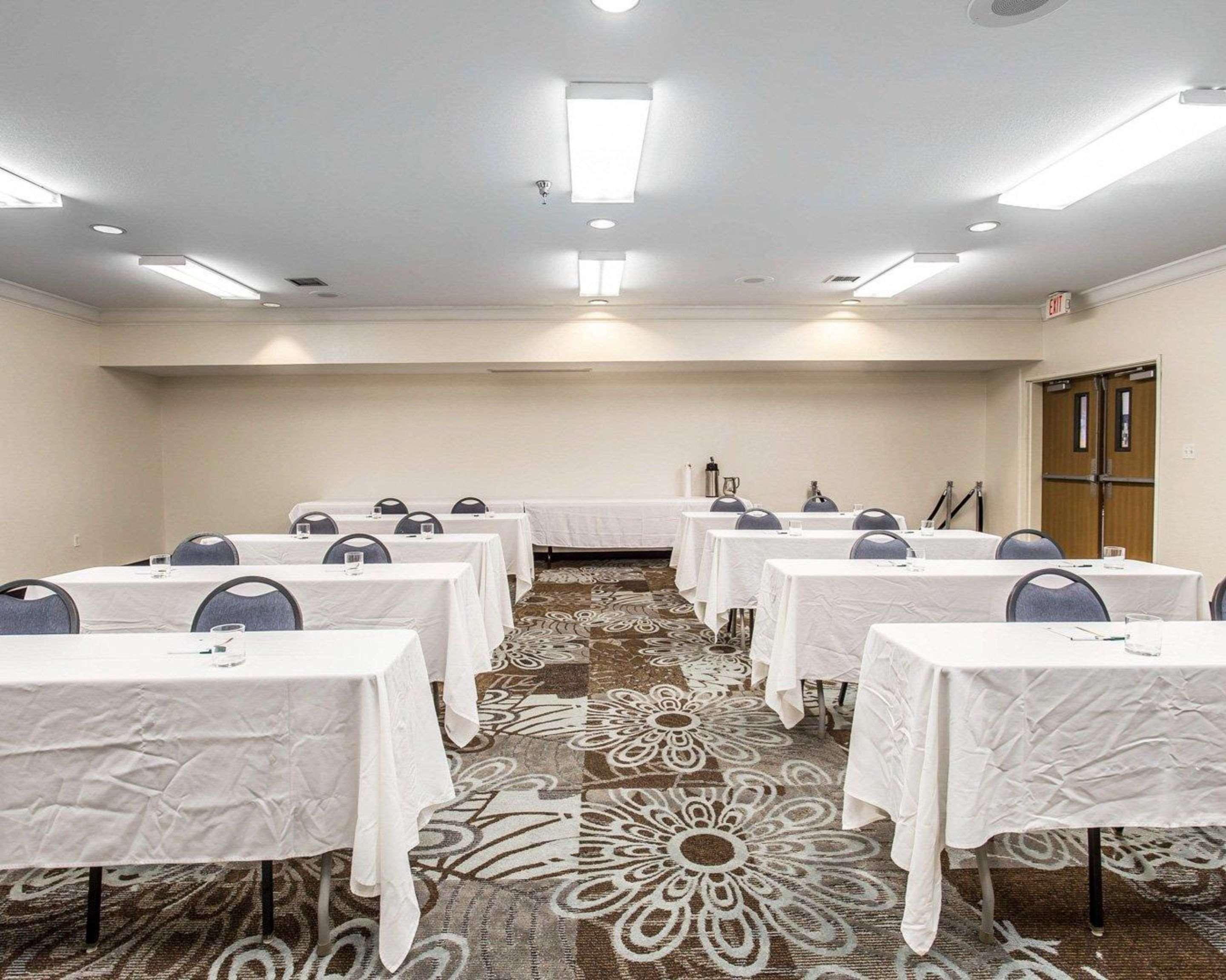 Quality Inn & Suites Denver Airport - Gateway Park Aurora Bagian luar foto