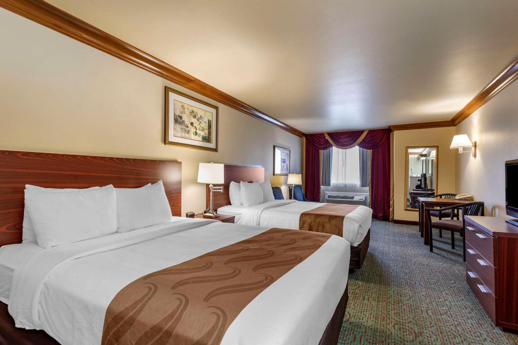 Quality Inn & Suites Denver Airport - Gateway Park Aurora Bagian luar foto