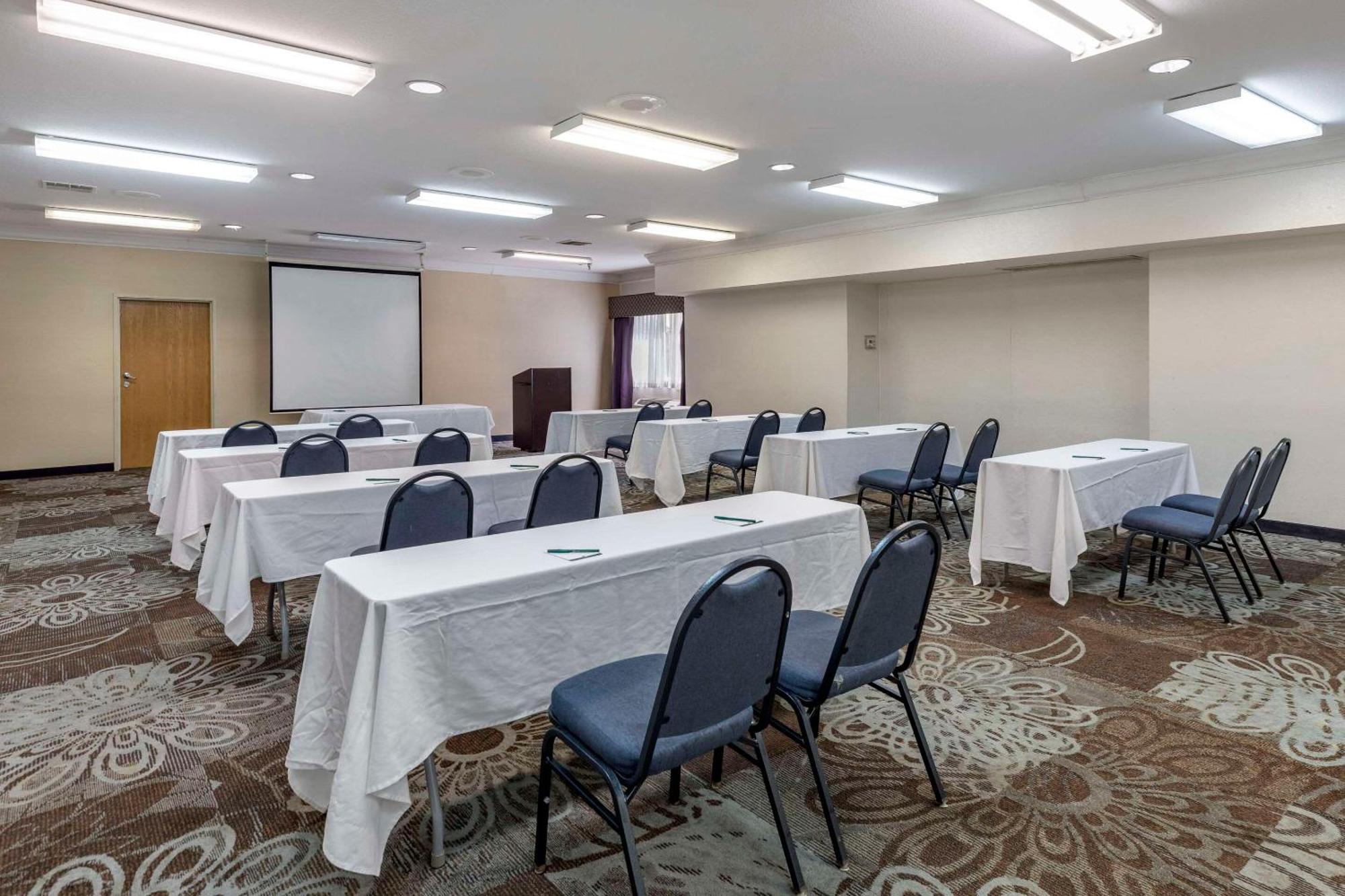 Quality Inn & Suites Denver Airport - Gateway Park Aurora Bagian luar foto