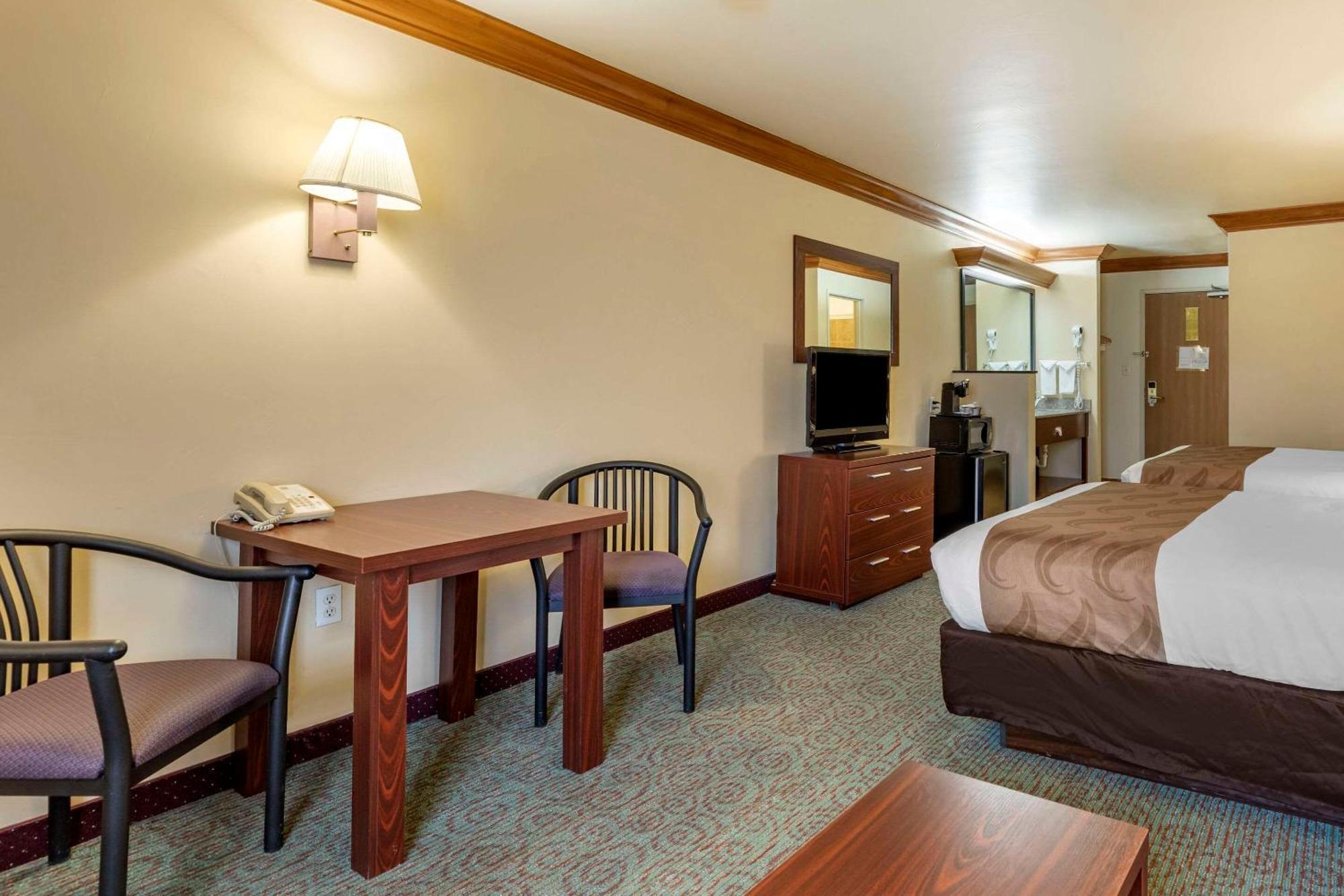 Quality Inn & Suites Denver Airport - Gateway Park Aurora Bagian luar foto
