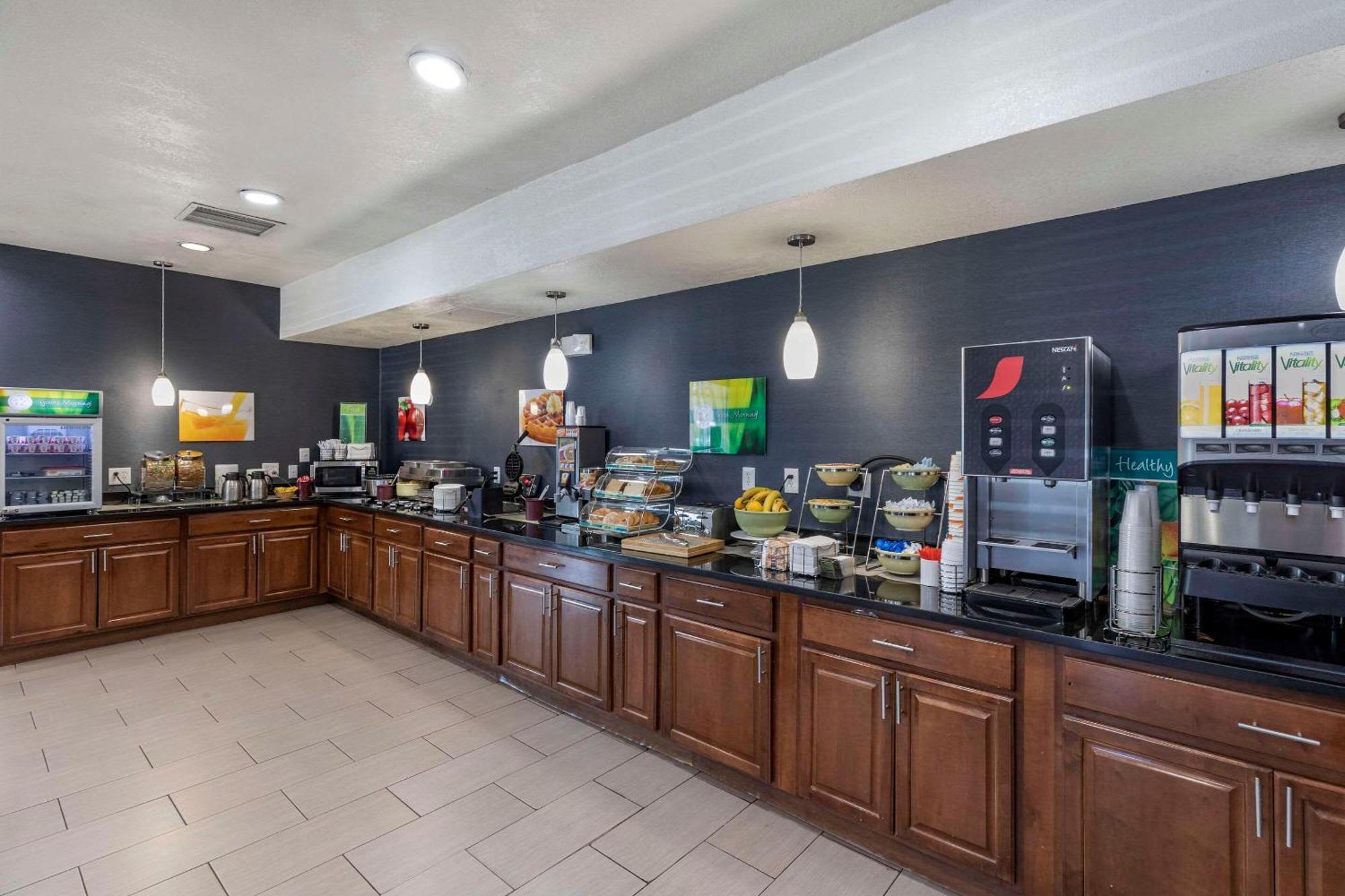 Quality Inn & Suites Denver Airport - Gateway Park Aurora Bagian luar foto