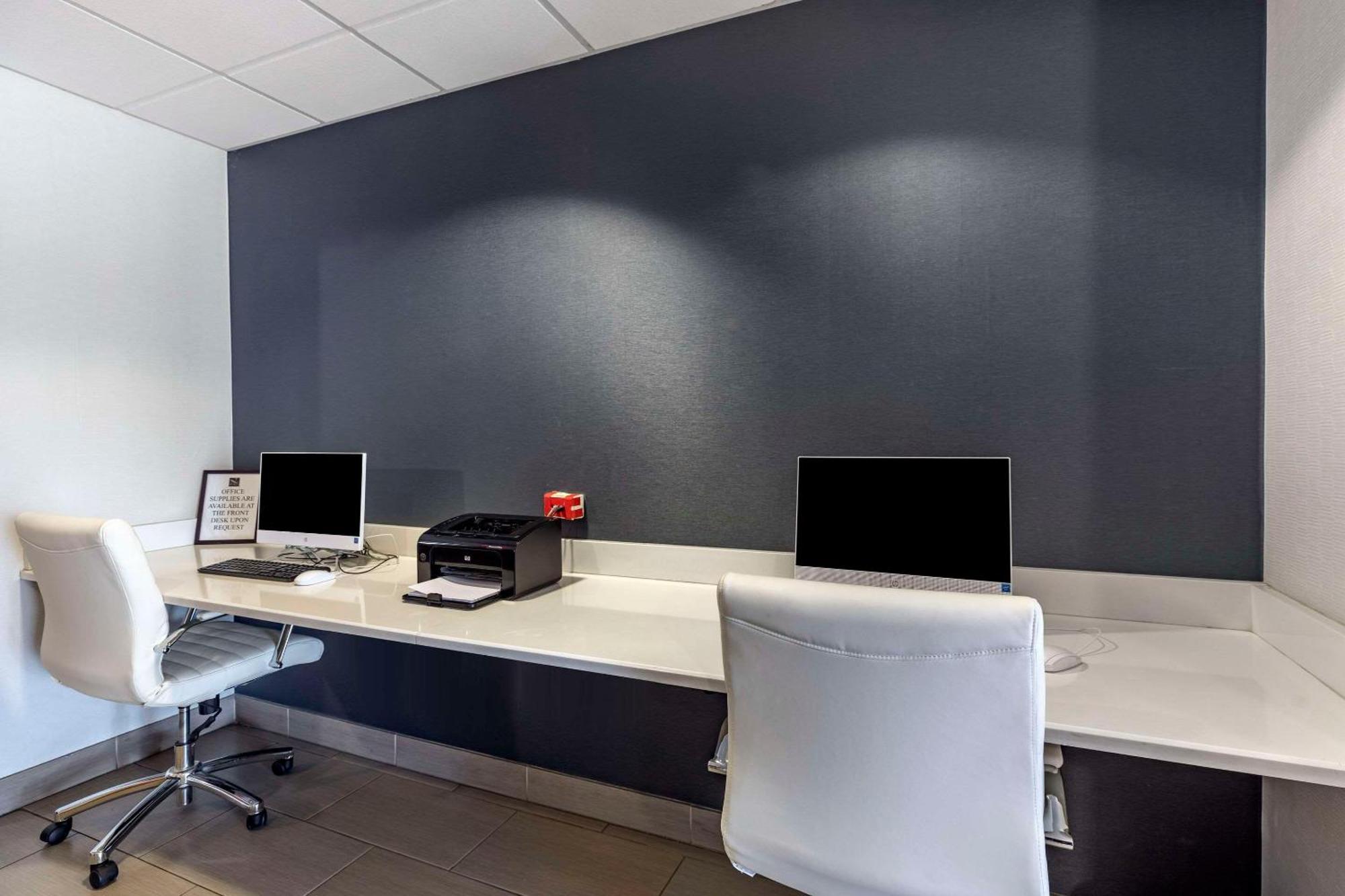 Quality Inn & Suites Denver Airport - Gateway Park Aurora Bagian luar foto