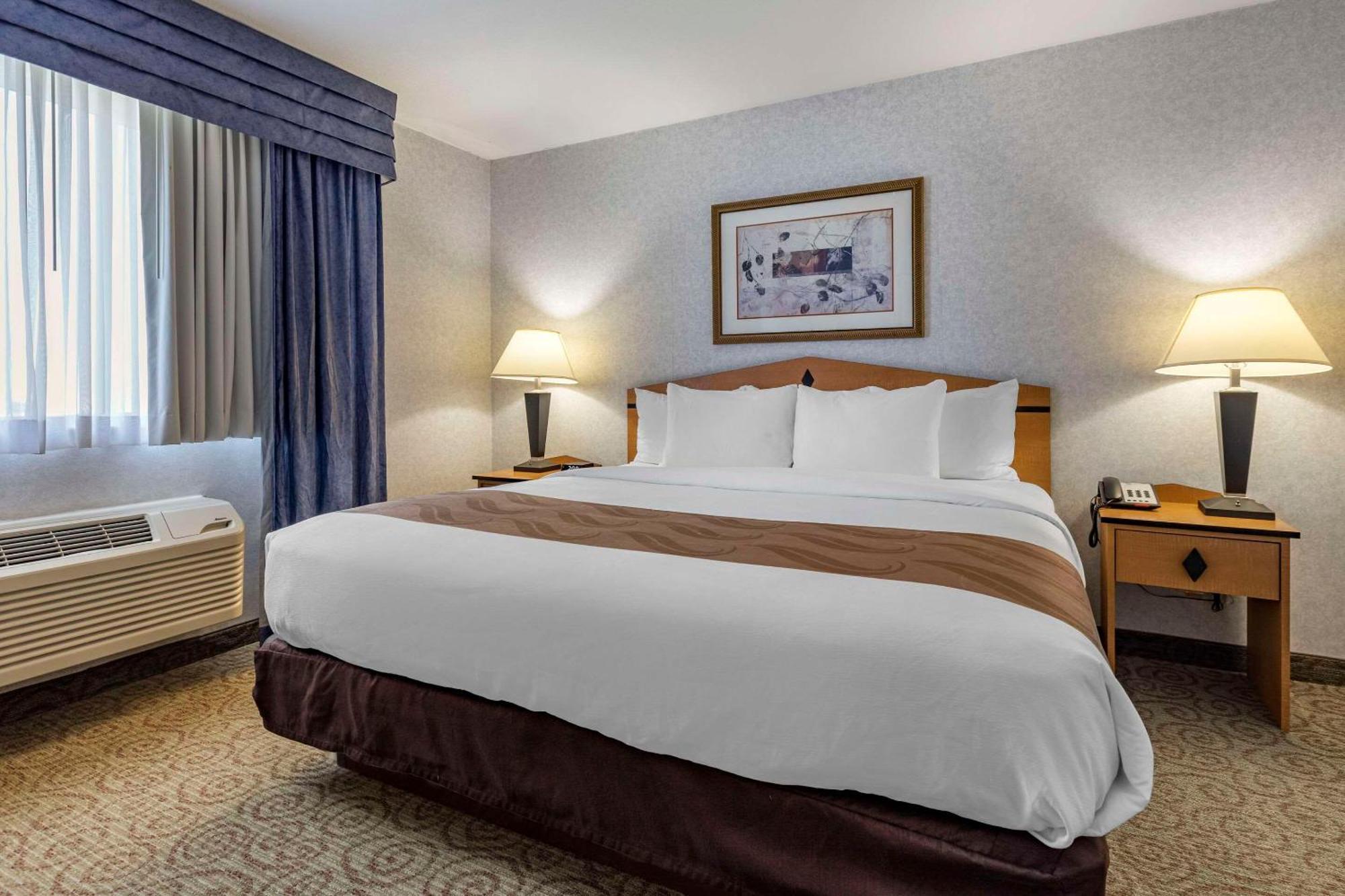 Quality Inn & Suites Denver Airport - Gateway Park Aurora Bagian luar foto