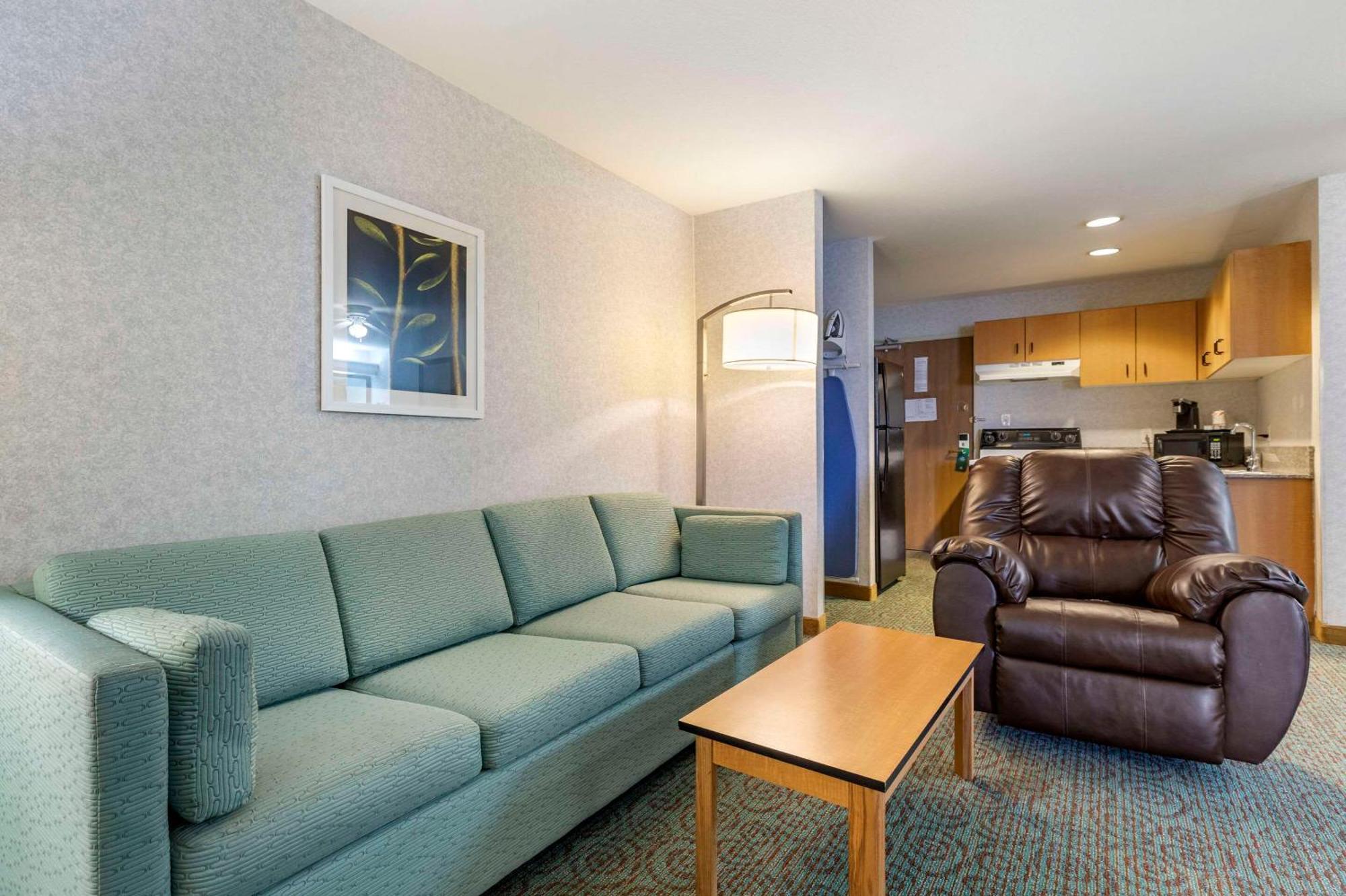 Quality Inn & Suites Denver Airport - Gateway Park Aurora Bagian luar foto