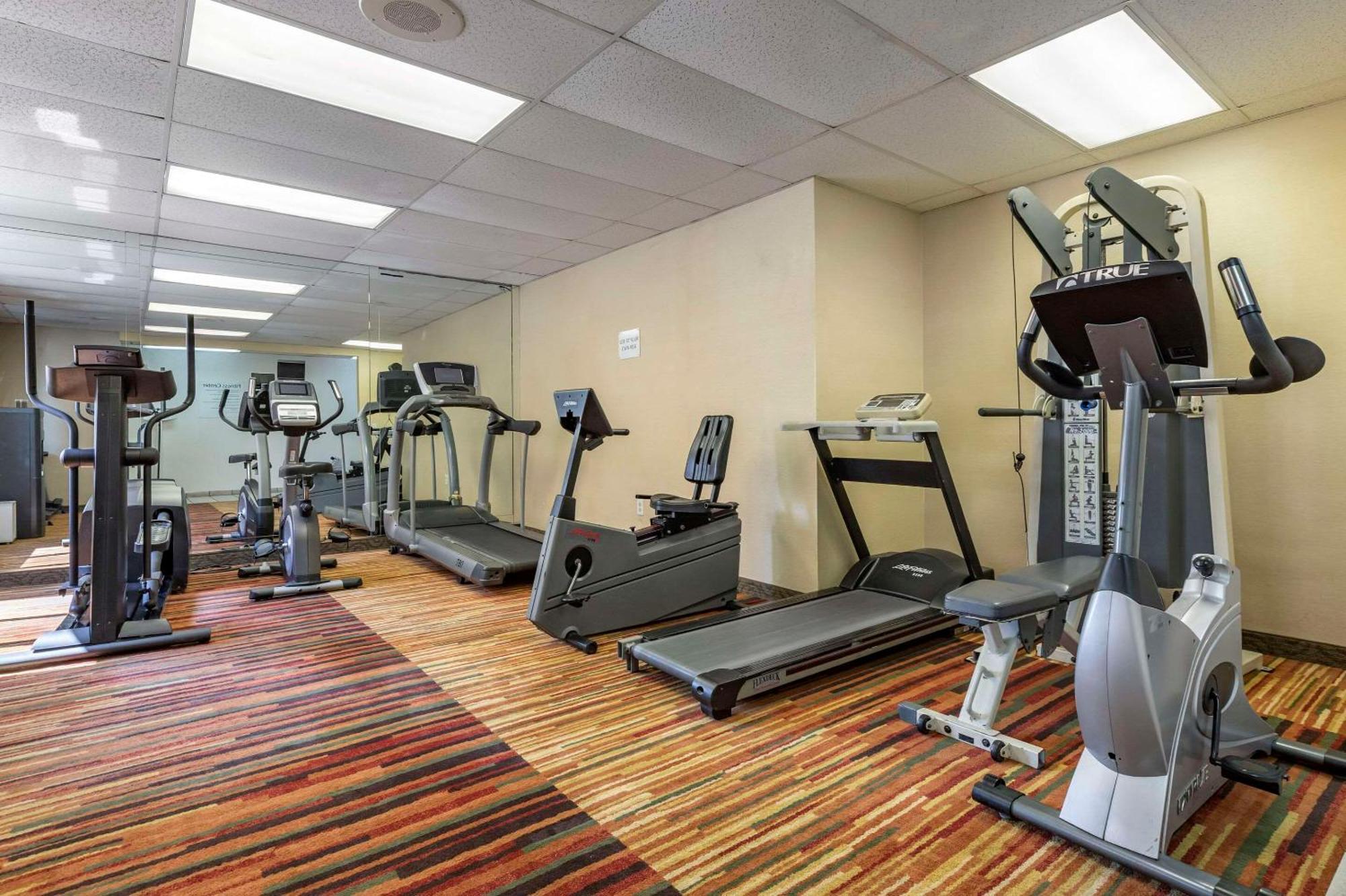 Quality Inn & Suites Denver Airport - Gateway Park Aurora Bagian luar foto