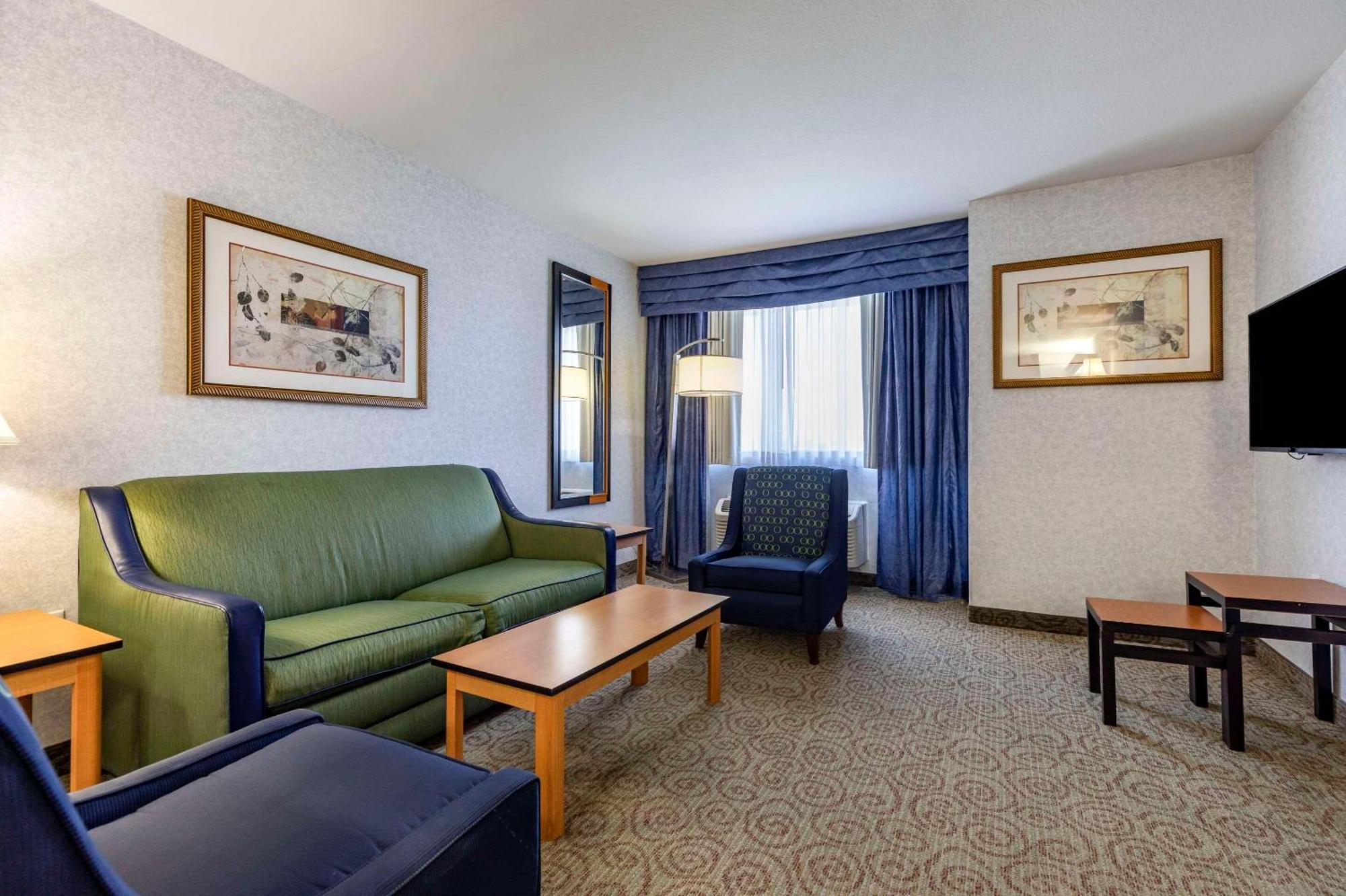 Quality Inn & Suites Denver Airport - Gateway Park Aurora Bagian luar foto