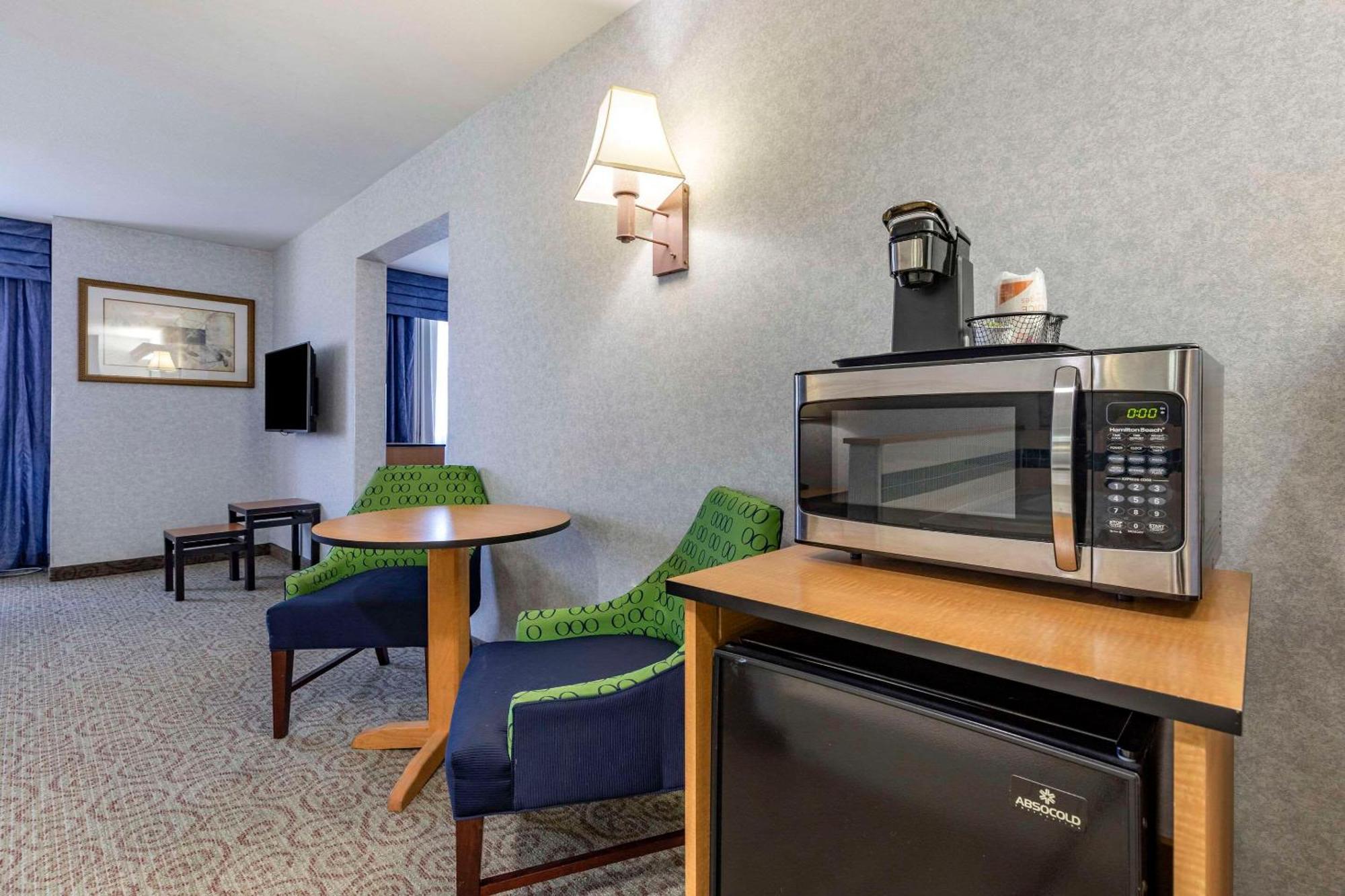 Quality Inn & Suites Denver Airport - Gateway Park Aurora Bagian luar foto