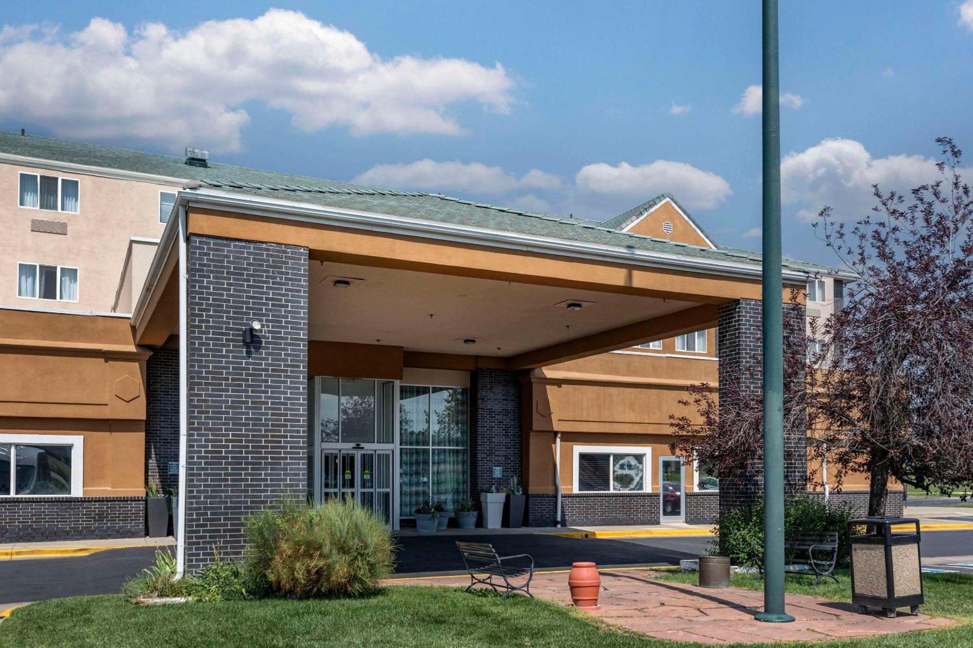 Quality Inn & Suites Denver Airport - Gateway Park Aurora Bagian luar foto
