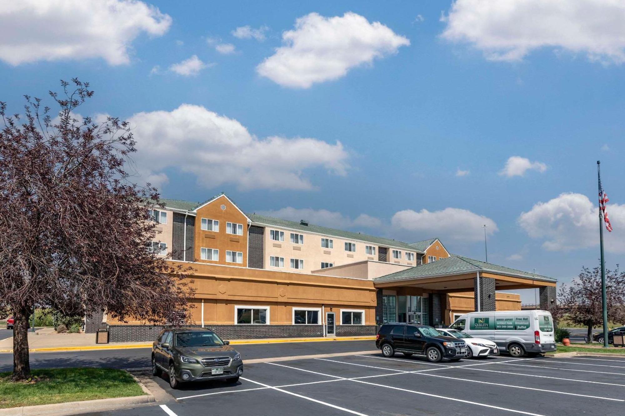 Quality Inn & Suites Denver Airport - Gateway Park Aurora Bagian luar foto