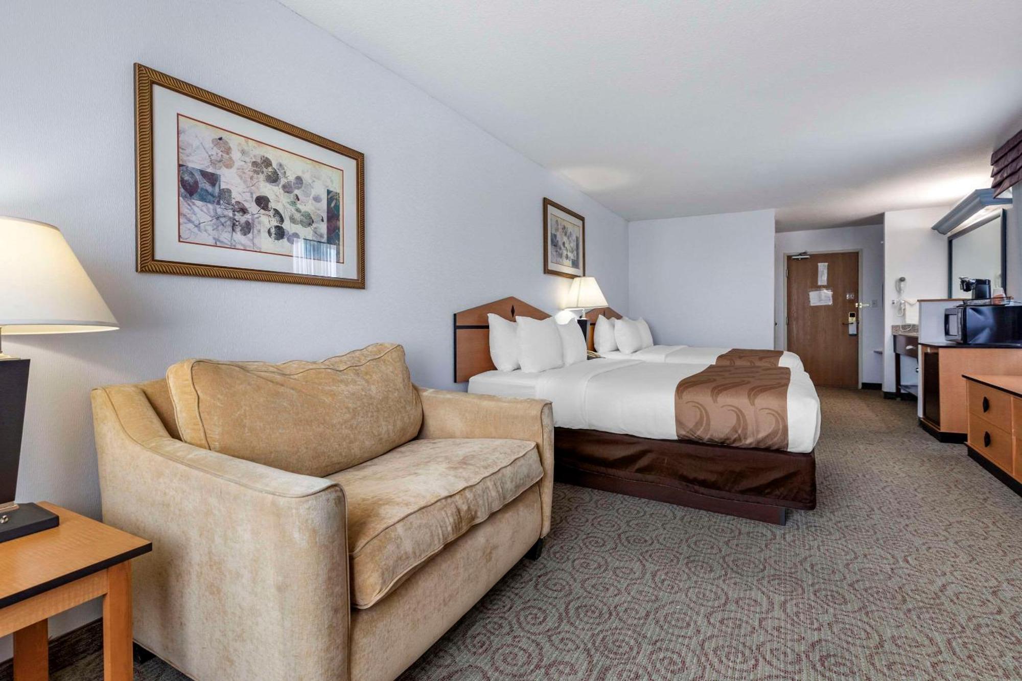 Quality Inn & Suites Denver Airport - Gateway Park Aurora Bagian luar foto